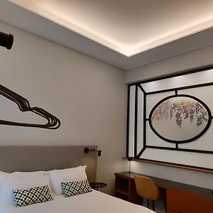 https://deluxe-spaccanapoli.hotels-amalfi.com